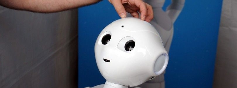 Pepper, el robot capaz de leer tus emociones sale a la venta este mes en Japón