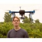 Austin Haughwout aparece en la revista Inside Edition por su dron equipado con una pistola