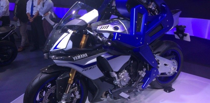Yamaha presenta un robot capaz de conducir una motocicleta mejor que los humanos