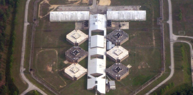 Nueva Ley Declara Como Delito Volar Drones Sobre Instalaciones Correccionales de Alabama.