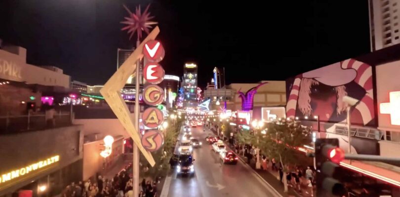 Un video en primera persona capturado con un dron FPV muestra la vida nocturna en Las Vegas.