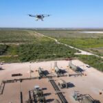 Detectan fugas de metano con drones inteligentes que revolucionan el sector del petróleo en EEUU