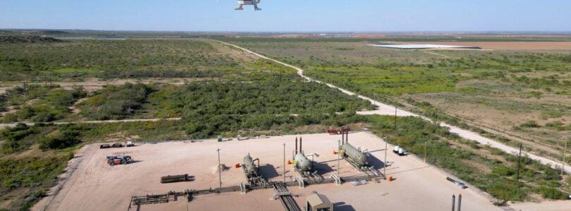 Detectan fugas de metano con drones inteligentes que revolucionan el sector del petróleo en EEUU